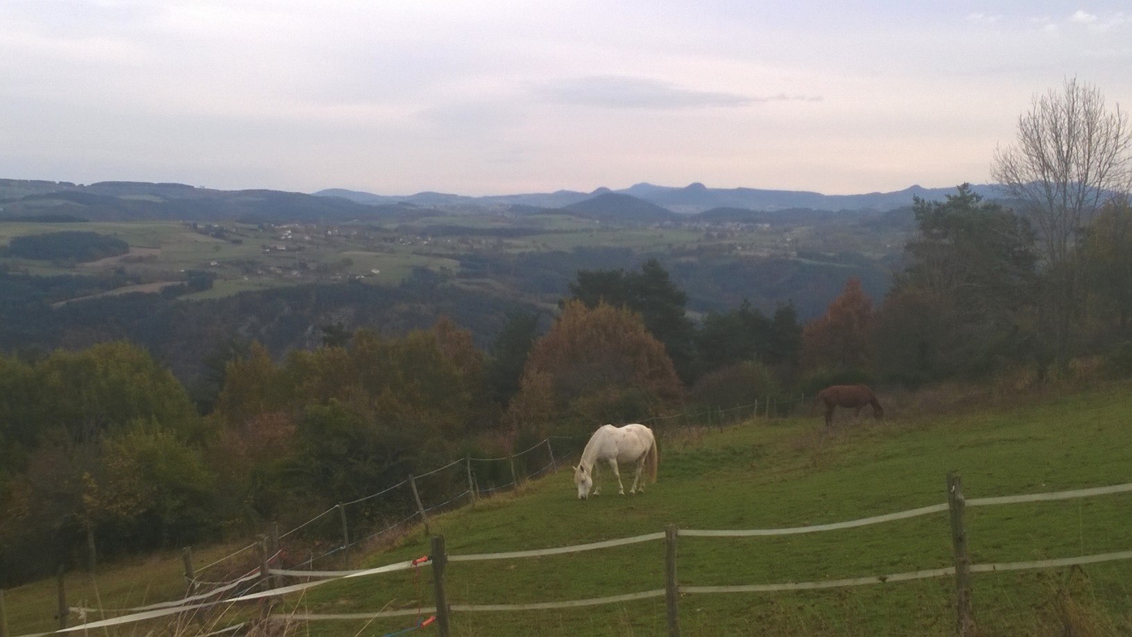 Vue du gîte sur les Gorges de la Loire et les Marches du Velay